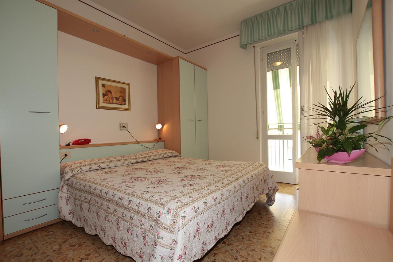 Hotel Vera Marina di Massa Exteriör bild