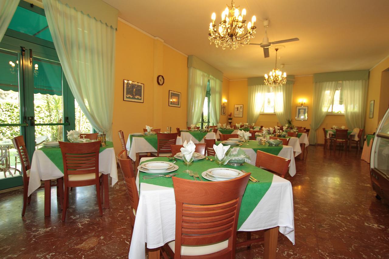 Hotel Vera Marina di Massa Exteriör bild