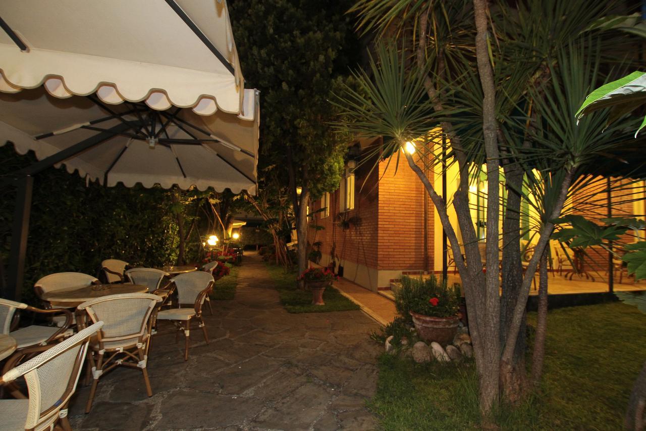 Hotel Vera Marina di Massa Exteriör bild